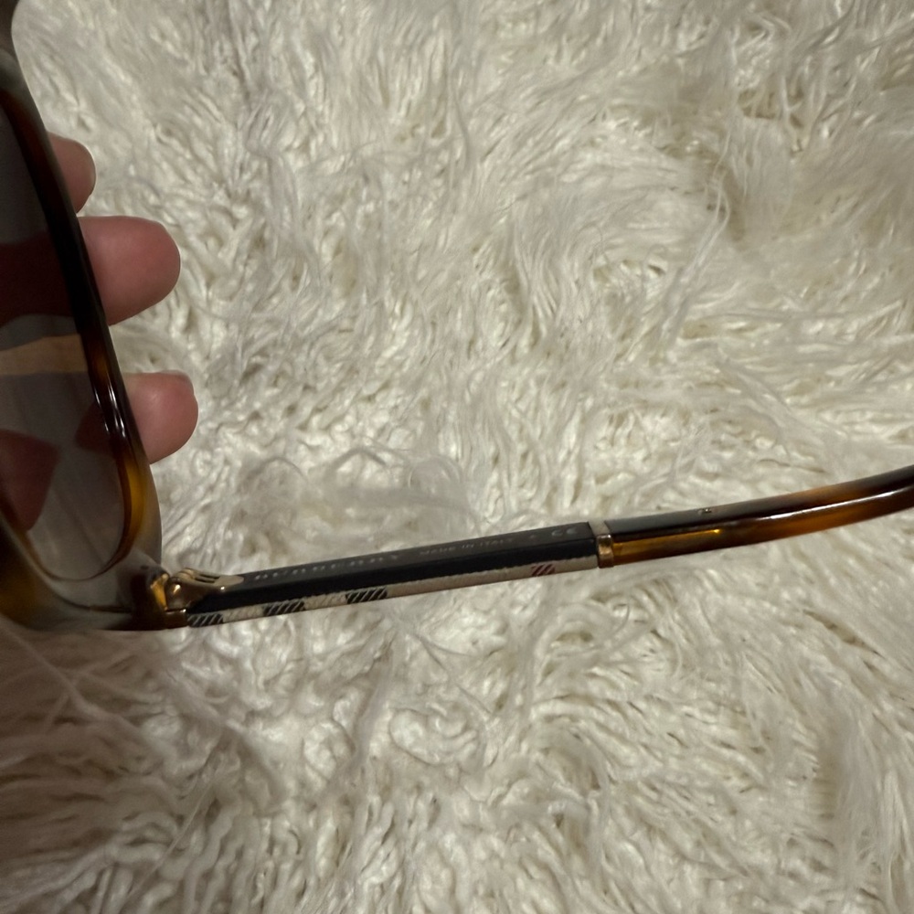 BURBERRY Elegant Brown Sunglasses - Picture 8 of 8